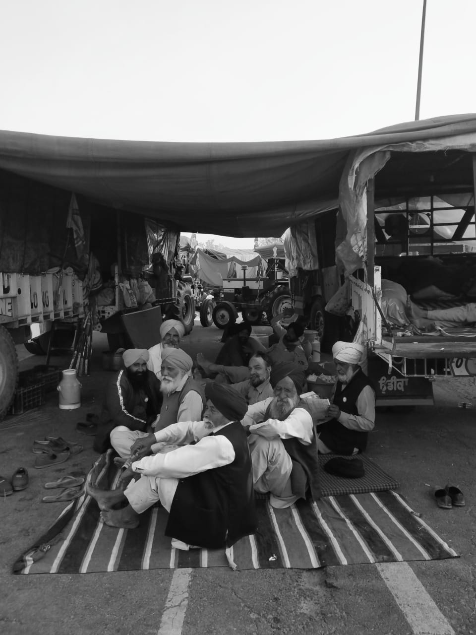 Nehal Ahmed (India), Cold Nights, High Spirits. Farmers from Punjab who have joined the movement against the farm laws passed by the Modi government. Delhi-Haryana border at Singhu, India, November 2020.