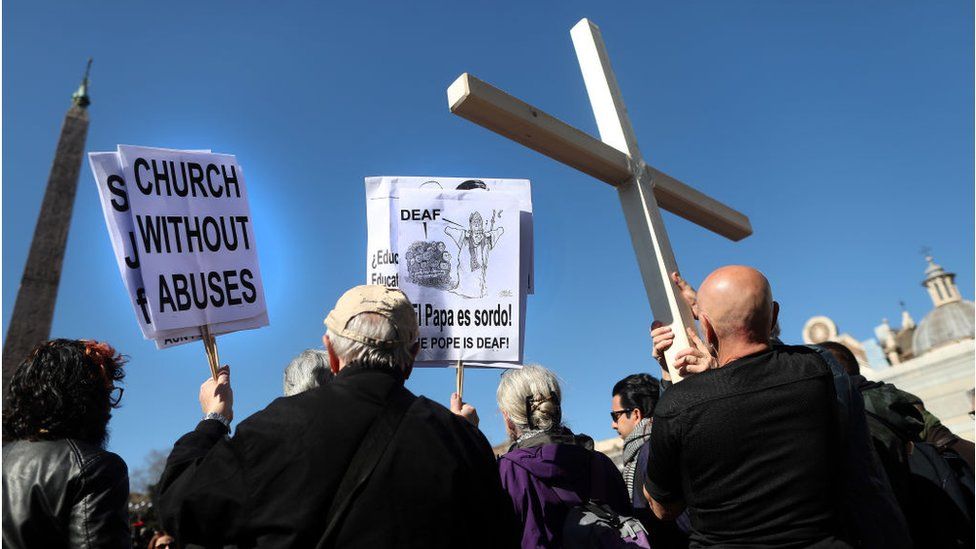 Members of the organisation Ending Clergy Abuse take part in a demonstration at the Vatican (23 February 2019)